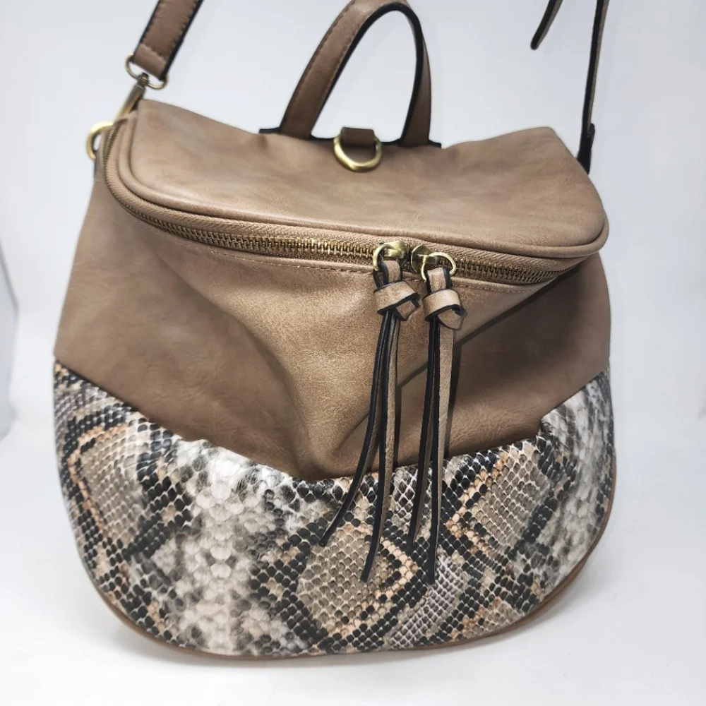 Jen&Co vegan tan snake print‎ convertible backpack with regular and guitar Strap